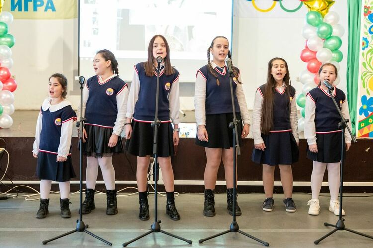 Зала, посветена на двукратния олимпийски шампион по борба Боян Радев бе открита в XIII ОУ &bdquo;Св.Св. Кирил и Методий&ldquo;