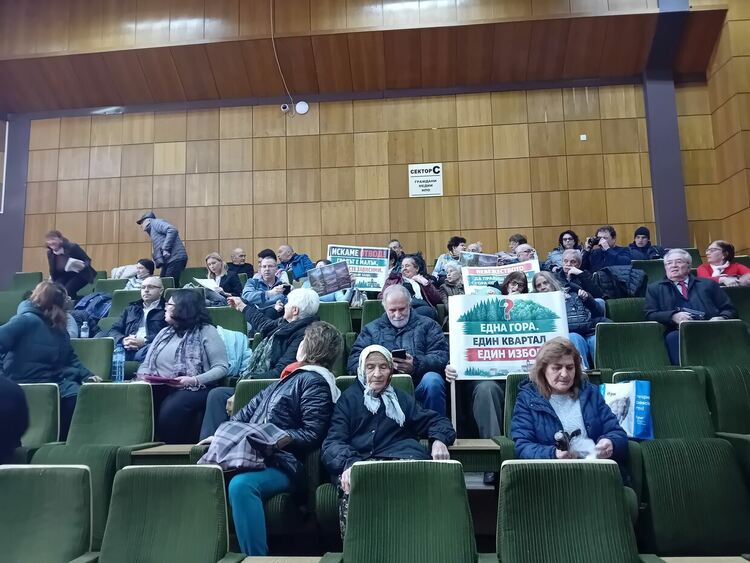 Общинският съвет спря изграждането на фотоволтаична централа в Устово