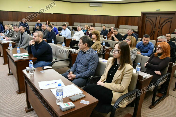 Приеха Програмата за овладяване на безстопанствените кучета, искат закриване на Кастрационния център 