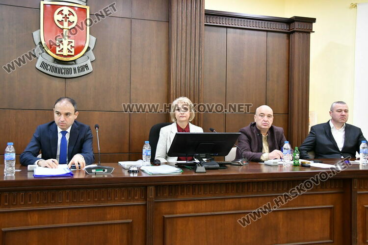 Приеха Програмата за овладяване на безстопанствените кучета, искат закриване на Кастрационния център 