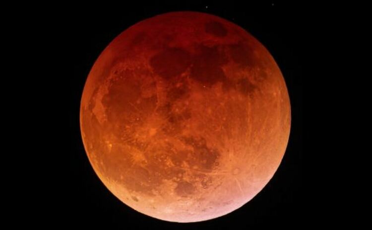 Пълно лунно затъмнение на 15 май 2022 г. (ние няма да го видим)