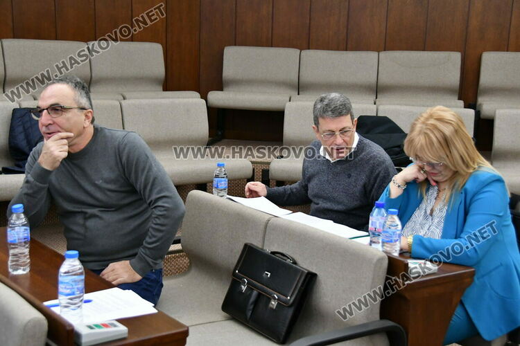 Приеха Програмата за овладяване на безстопанствените кучета, искат закриване на Кастрационния център 