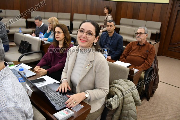 Приеха Програмата за овладяване на безстопанствените кучета, искат закриване на Кастрационния център 