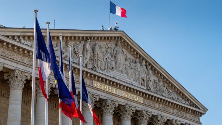 На хибридния фронт: Франция забрани 35 руски медии