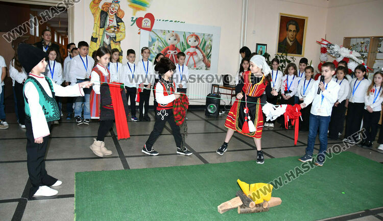 Класика, традиции и емоция в отбелязването на Баба Марта в ОУ &bdquo;Христо Смирненски&ldquo;