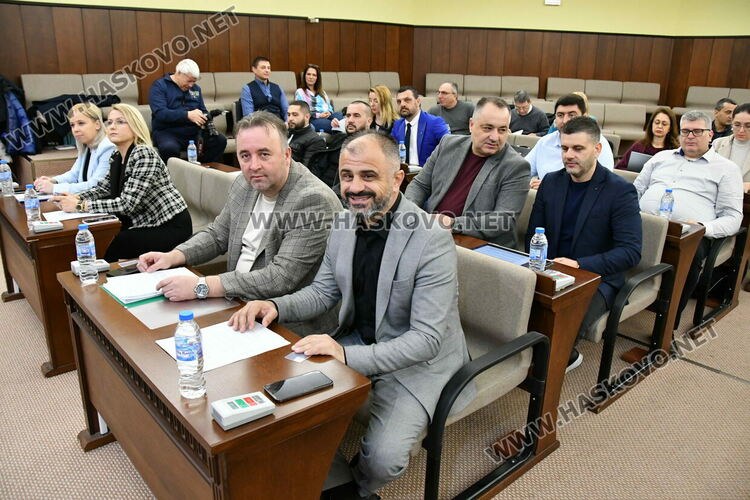 Приеха Програмата за овладяване на безстопанствените кучета, искат закриване на Кастрационния център 