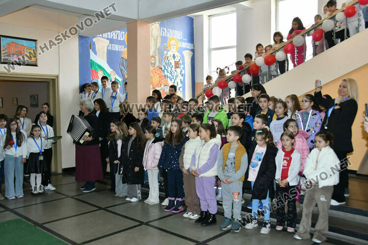 Класика, традиции и емоция в отбелязването на Баба Марта в ОУ &bdquo;Христо Смирненски&ldquo;