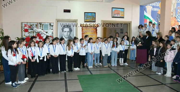 Класика, традиции и емоция в отбелязването на Баба Марта в ОУ &bdquo;Христо Смирненски&ldquo;