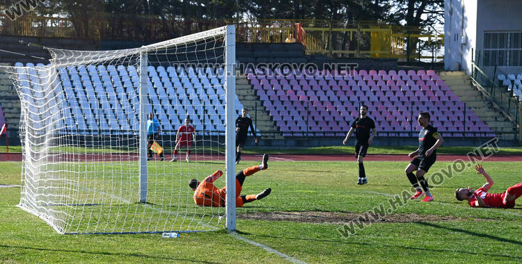 &bdquo;Атлетик&ldquo; си тръгна с пълна кошница от Хасково. Спукана гума забави мача