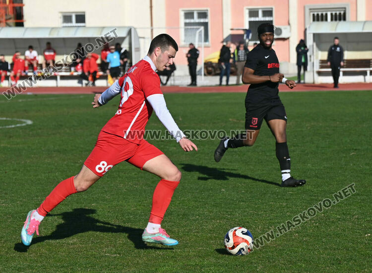 &bdquo;Атлетик&ldquo; си тръгна с пълна кошница от Хасково. Спукана гума забави мача