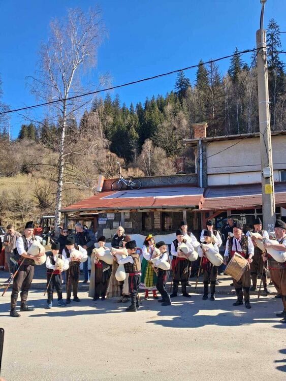 С шествие, надпревари и фермерски базар Чепеларе отбеляза Тодоровден