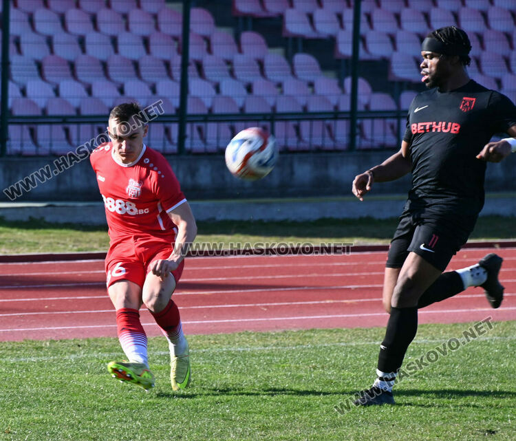 &bdquo;Атлетик&ldquo; си тръгна с пълна кошница от Хасково. Спукана гума забави мача