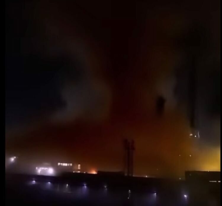 Силен гръм събуди Димитровград &ndash; непланирано спиране на цех в &bdquo;Неохим&ldquo; -  изпускане на газове