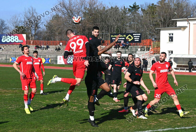 &bdquo;Атлетик&ldquo; си тръгна с пълна кошница от Хасково. Спукана гума забави мача