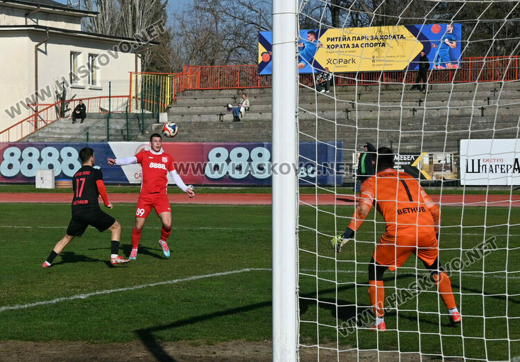 &bdquo;Атлетик&ldquo; си тръгна с пълна кошница от Хасково. Спукана гума забави мача