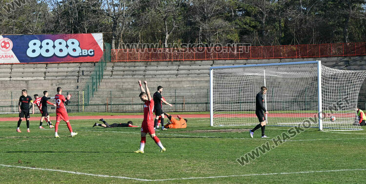 &bdquo;Атлетик&ldquo; си тръгна с пълна кошница от Хасково. Спукана гума забави мача