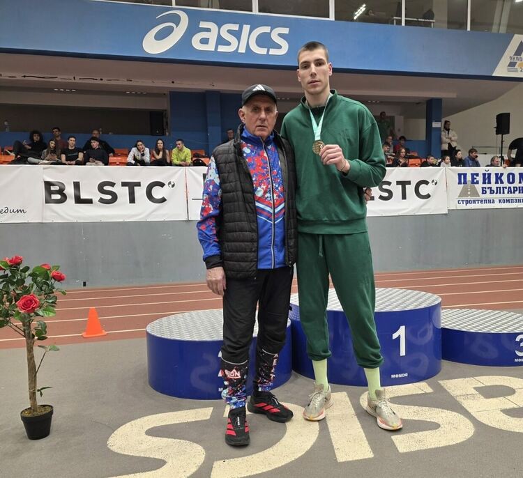 Златен требъл за Божидар Саръбоюков