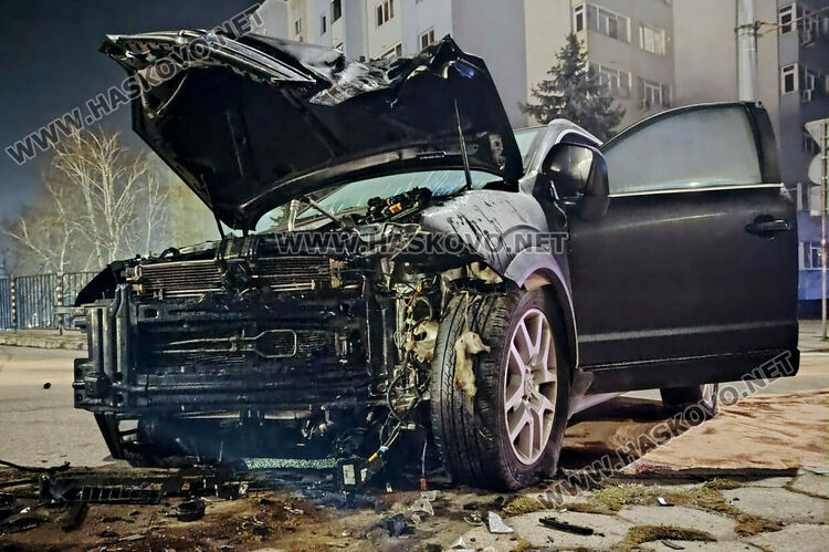 Пиян шофьор се заби в стълб в Хасково