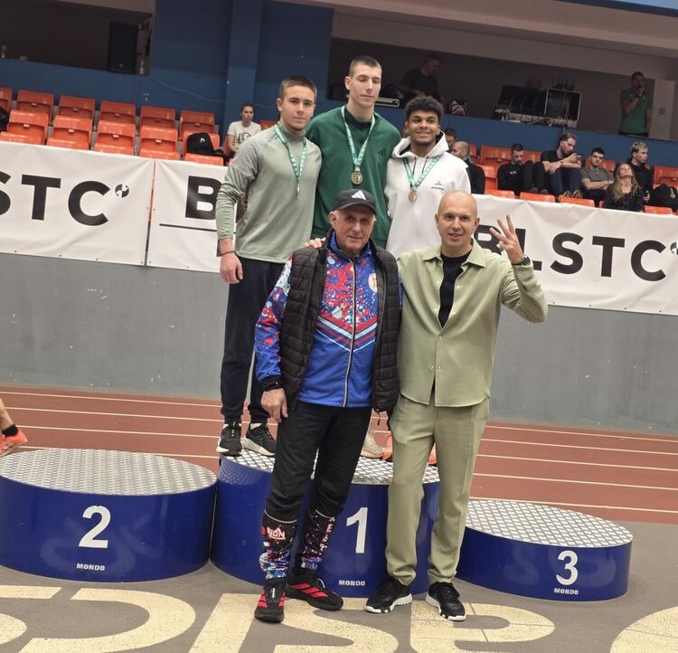 Златен требъл за Божидар Саръбоюков