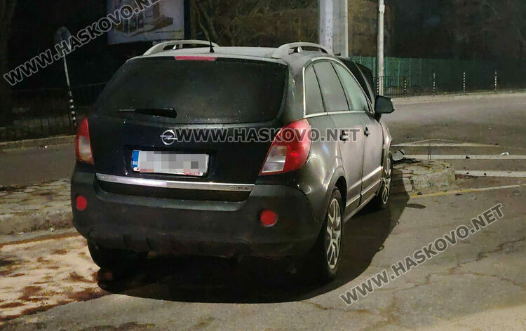 Пиян шофьор се заби в стълб в Хасково