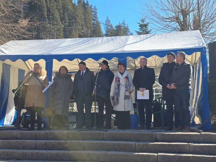 Песпонеделник събра хиляди в Широка лъка за празник на традицията и пролетта