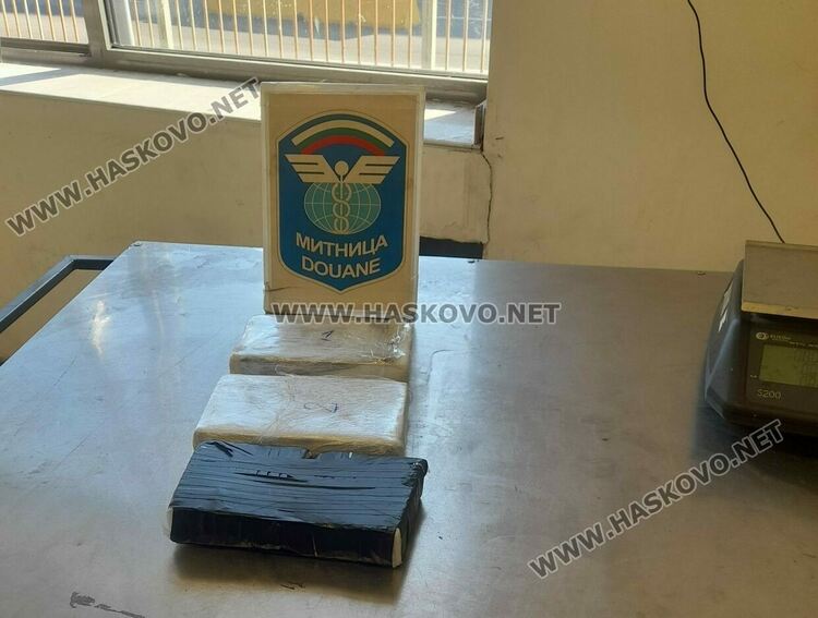 Кокаин за близо 300 000 евро откриха митничарите на &bdquo;Капитан Андреево&ldquo;