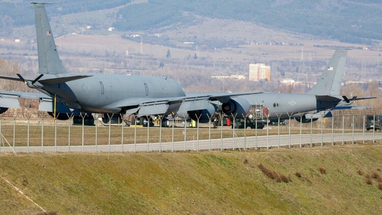 От летището в София излетяха 4 US военни самолета, пристигнаха нови 5