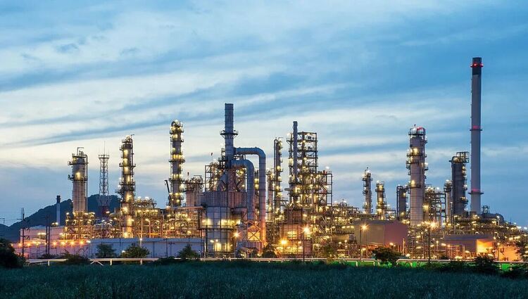  Ирански дронове удариха гигантска рафинерия в Саудитска Арабия