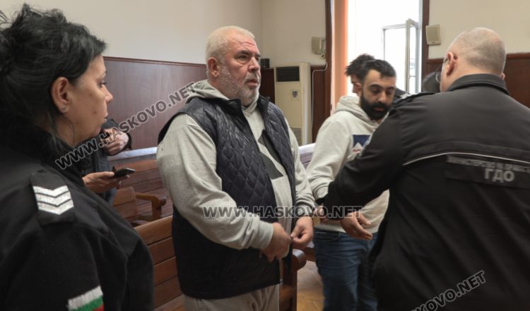 Заловените с над 3 кг кокаин остават в ареста