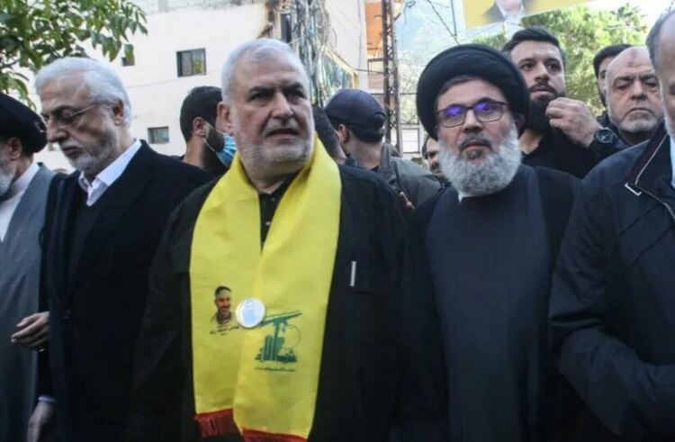 Ръководителят на парламентарната група на &bdquo;Хизбула&ldquo; Мохамед Раад (втори отляво) в компанията на висши представители на &bdquo;Хизбула&ldquo; Хашем Сафиедин (втори отдясно) и Али Амар (отдясно) и ливанския депутат Джихад ал-Самд в град Джбаа, Южен Ливан