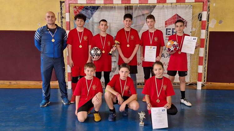 Отборът на ОУ &ldquo;Св. Иван Рилски&rdquo; спечели традиционния ученически турнир, организиран от Ротари клуб Хасково