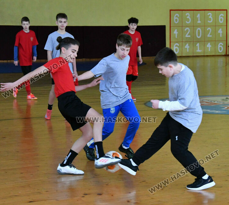 Отборът на ОУ &ldquo;Св. Иван Рилски&rdquo; спечели традиционния ученически турнир, организиран от Ротари клуб Хасково