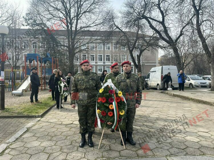 Димитровград отбеляза 148 години от Освобождението на България, разпъна най-голямото послание от 148 метра