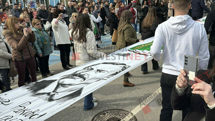 Димитровград отбеляза 148 години от Освобождението на България, разпъна най-голямото послание от 148 метра