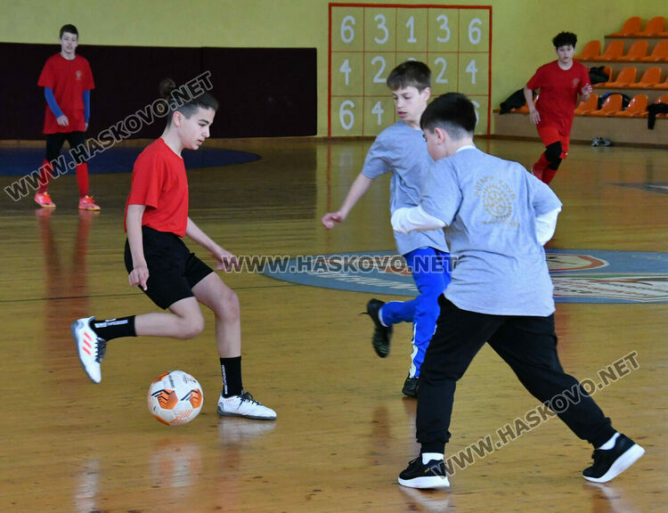 Отборът на ОУ &ldquo;Св. Иван Рилски&rdquo; спечели традиционния ученически турнир, организиран от Ротари клуб Хасково