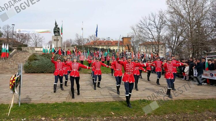 С празнично шествие, тържествен ритуал и празничен концерт Кърджали отбеляза националния празник 3 март