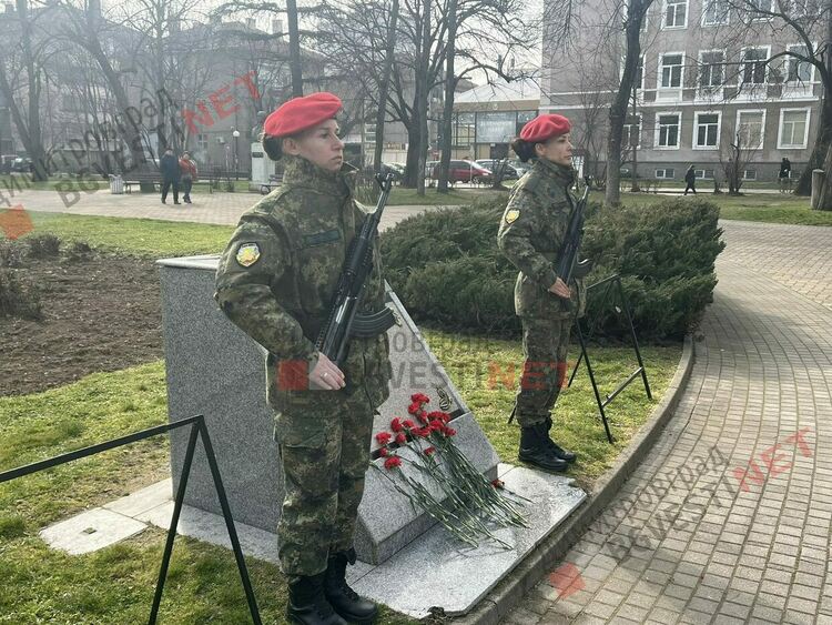 Димитровград отбеляза 148 години от Освобождението на България, разпъна най-голямото послание от 148 метра