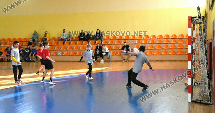 Отборът на ОУ &ldquo;Св. Иван Рилски&rdquo; спечели традиционния ученически турнир, организиран от Ротари клуб Хасково