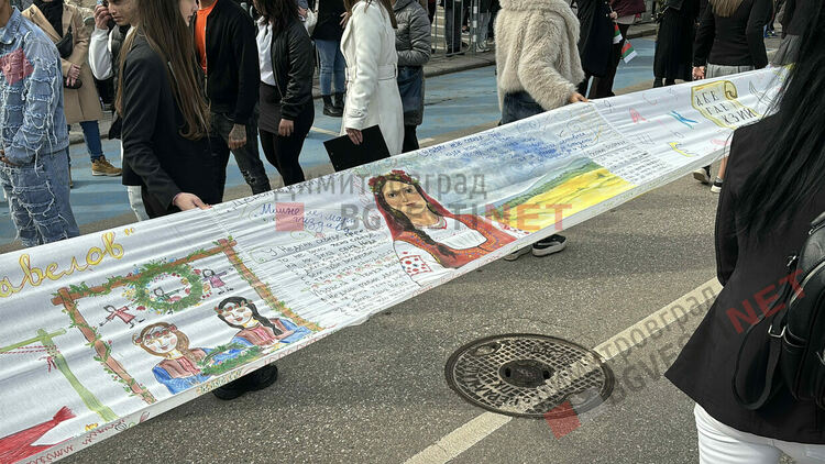 Димитровград отбеляза 148 години от Освобождението на България, разпъна най-голямото послание от 148 метра