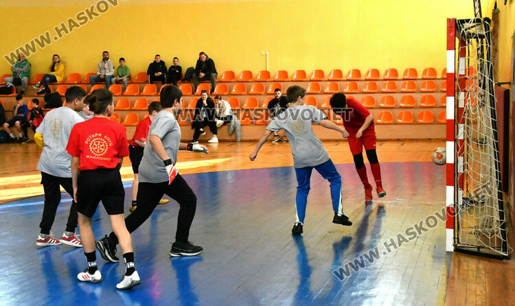 Отборът на ОУ &ldquo;Св. Иван Рилски&rdquo; спечели традиционния ученически турнир, организиран от Ротари клуб Хасково