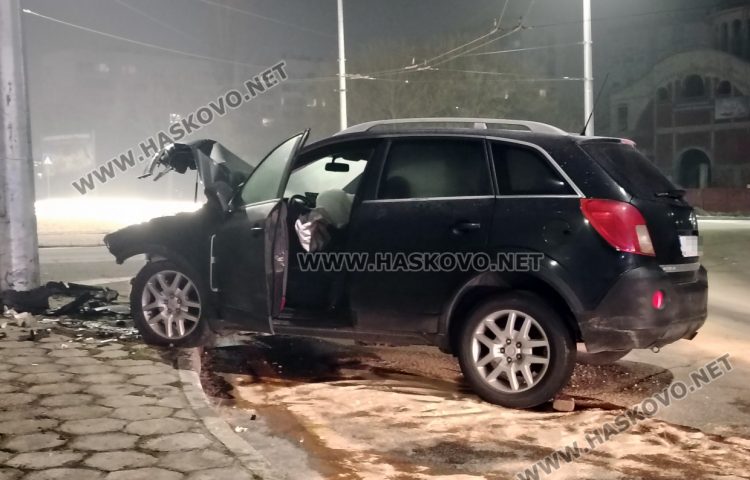 Домашен арест за пиян шофьор без книжка, забил се в стълб в Хасково