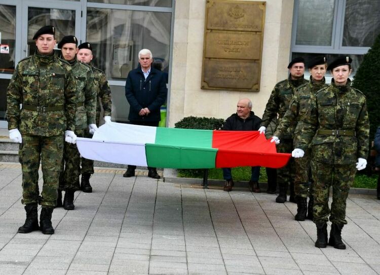 Асеновград отбеляза тържествено Националния празник на България 