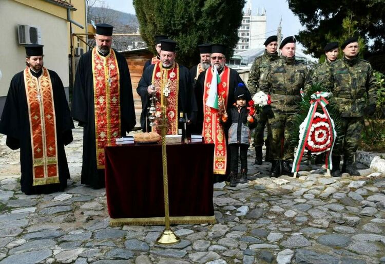 Асеновград отбеляза тържествено Националния празник на България 