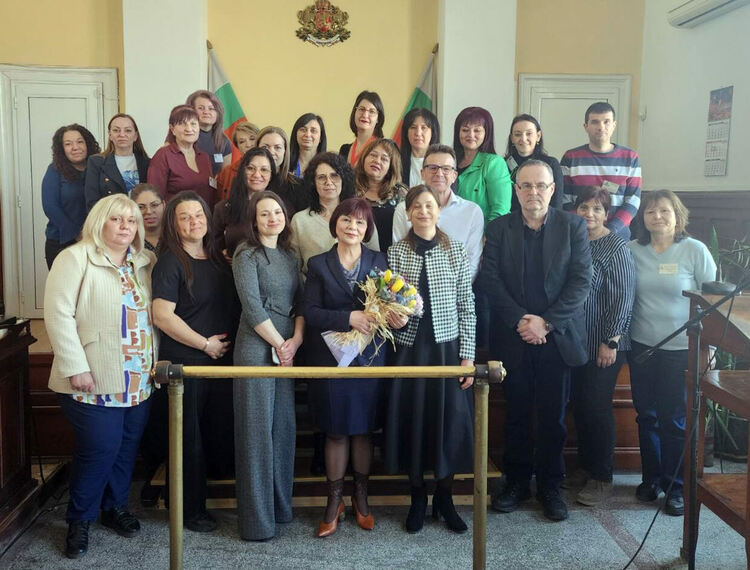 Връчиха почетен знак на съдия Минка Китова за пенсионирането ѝ