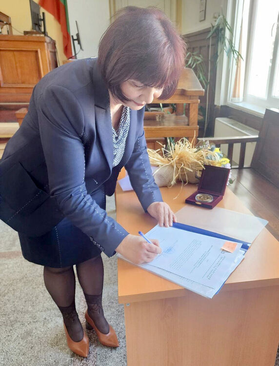 Връчиха почетен знак на съдия Минка Китова за пенсионирането ѝ