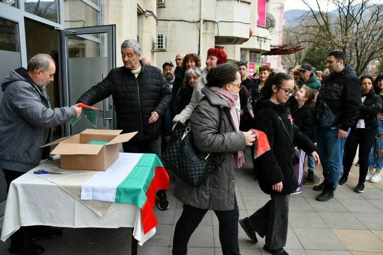Асеновград отбеляза тържествено Националния празник на България 