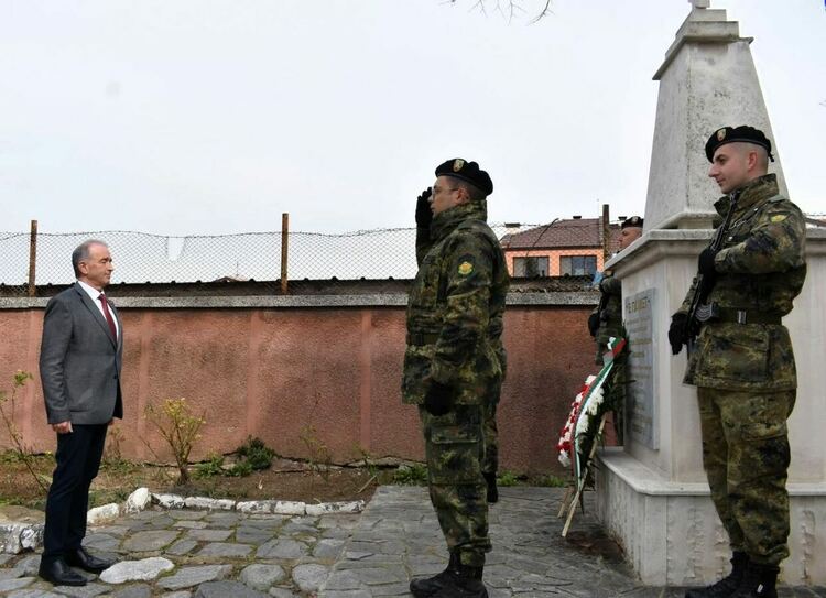Асеновград отбеляза тържествено Националния празник на България 