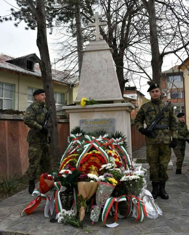 Асеновград отбеляза тържествено Националния празник на България 