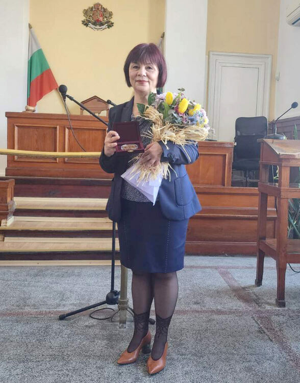 Връчиха почетен знак на съдия Минка Китова за пенсионирането ѝ