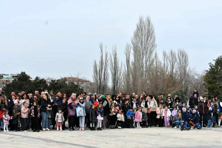 Асеновград отбеляза тържествено Националния празник на България 